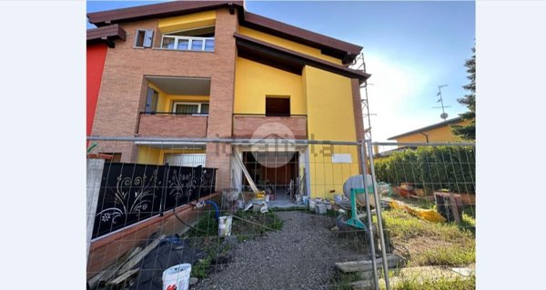 casa indipendente in vendita a Brescello