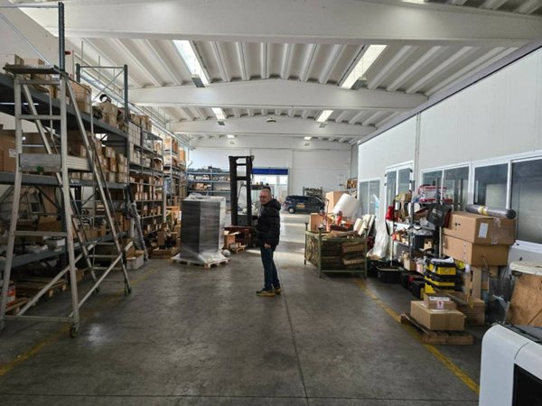 locale commerciale in vendita a Brescello