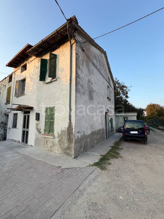 casa indipendente in vendita a Brescello in zona Ghiarole