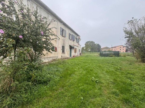 casa indipendente in vendita a Brescello in zona Ghiarole