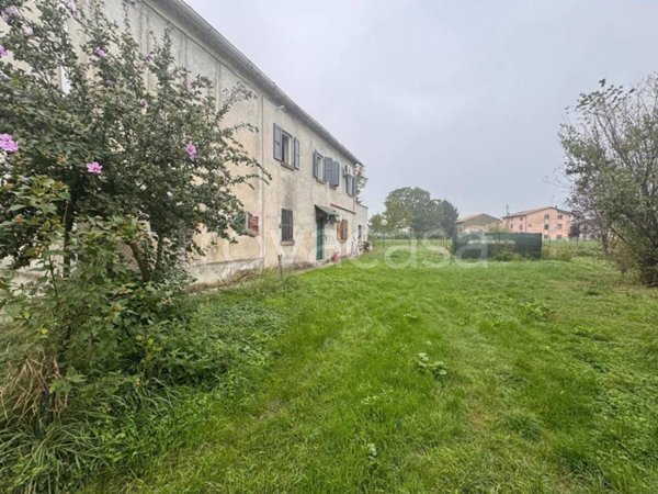 casa indipendente in vendita a Brescello in zona Ghiarole