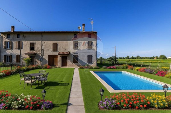 casa indipendente in vendita a Brescello