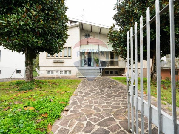 casa indipendente in vendita a Brescello