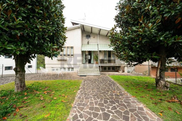 casa indipendente in vendita a Brescello