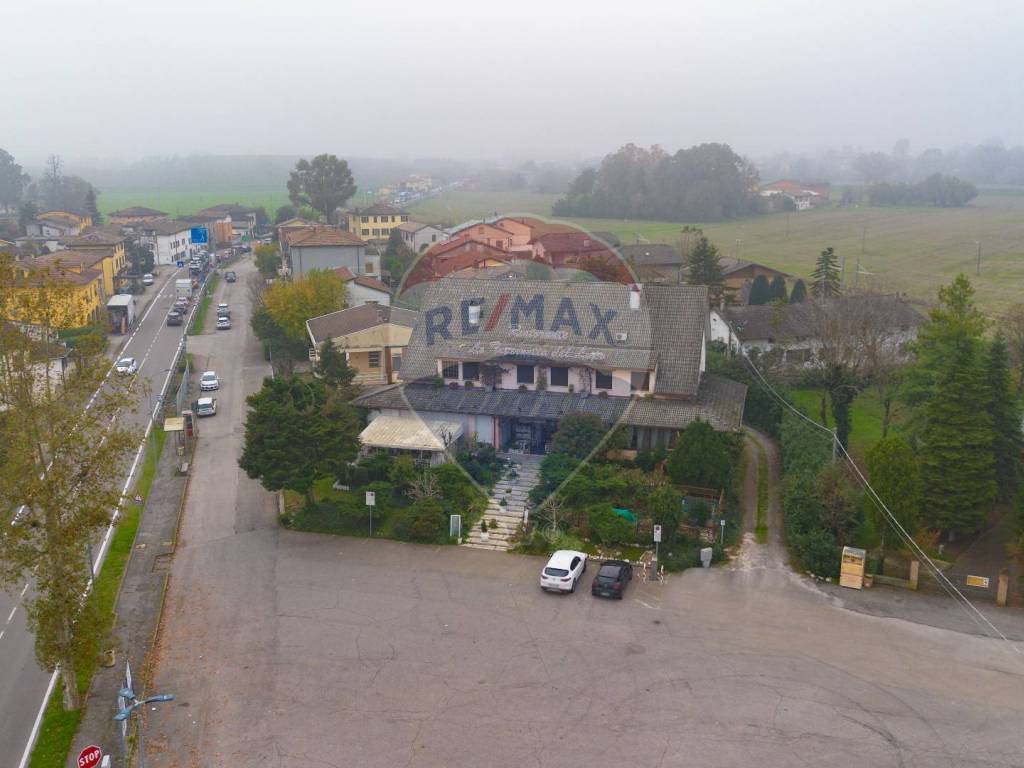 intera palazzina in vendita a Brescello in zona Lentigione