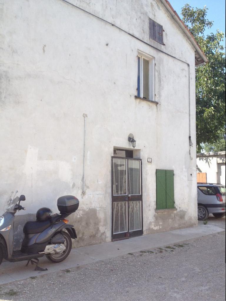 casa indipendente in vendita a Brescello in zona Ghiarole