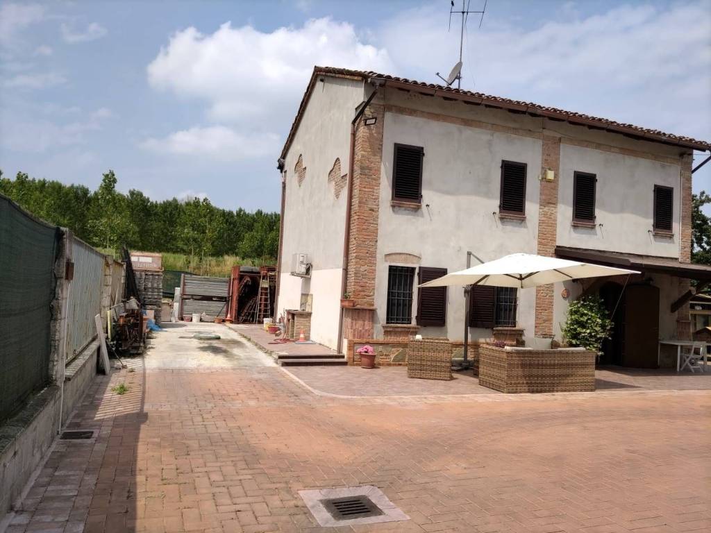 casa indipendente in vendita a Brescello in zona Sorbolo a Mane