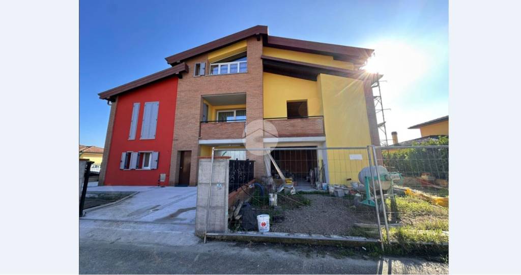 casa indipendente in vendita a Brescello