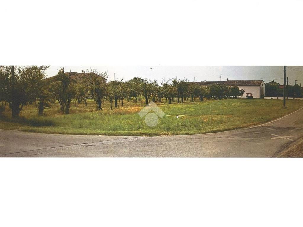 terreno edificabile in vendita a Brescello in zona Lentigione