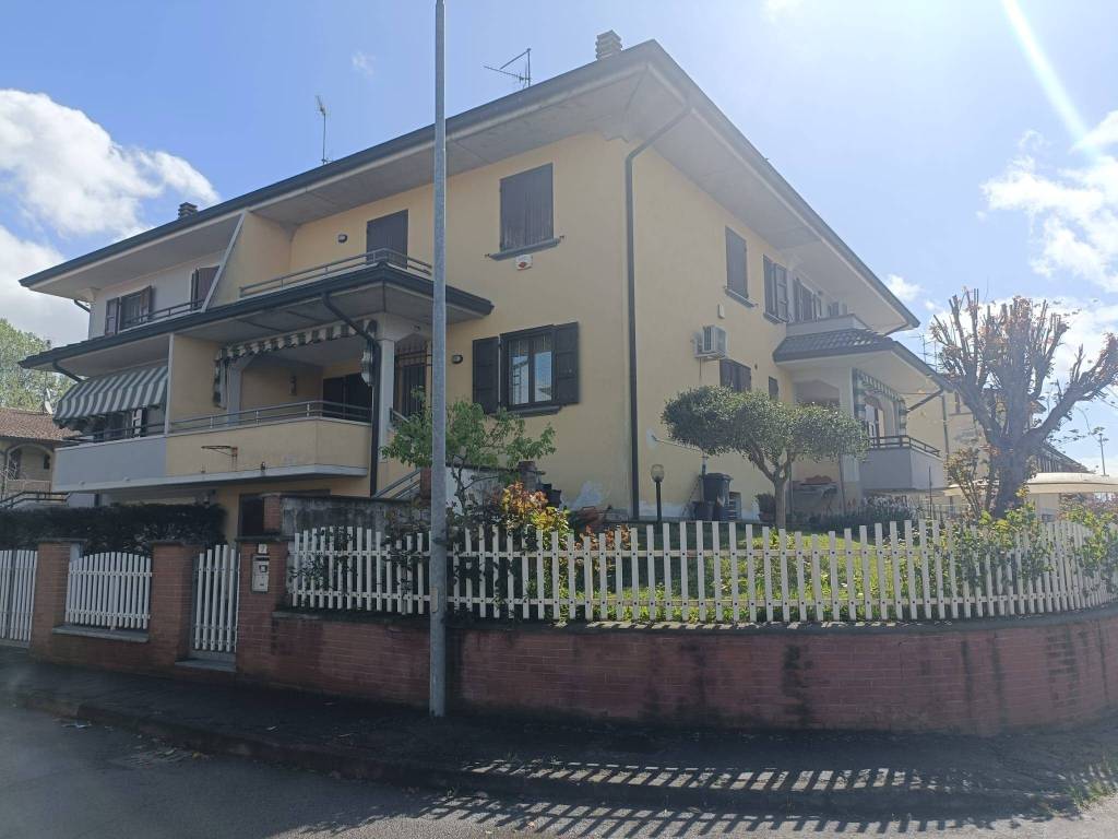 casa indipendente in vendita a Brescello