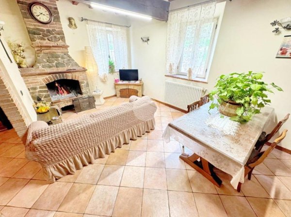 casa indipendente in vendita a Brescello