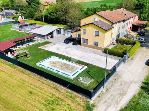 casa indipendente in vendita a Brescello in zona Lentigione