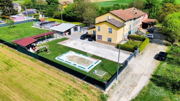 casa indipendente in vendita a Brescello in zona Lentigione