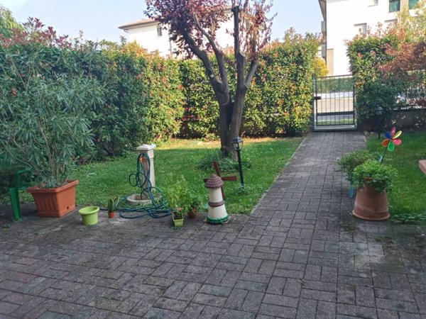 casa indipendente in vendita a Brescello