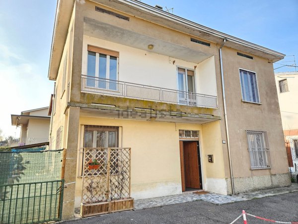 casa indipendente in vendita a Brescello