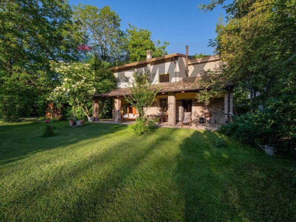 casa indipendente in vendita a Brescello