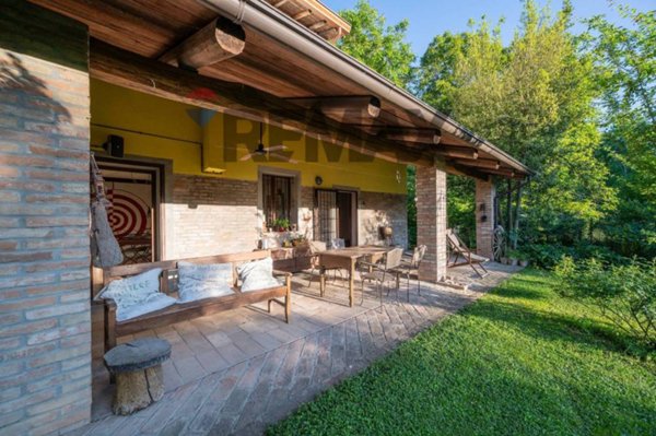casa indipendente in vendita a Brescello