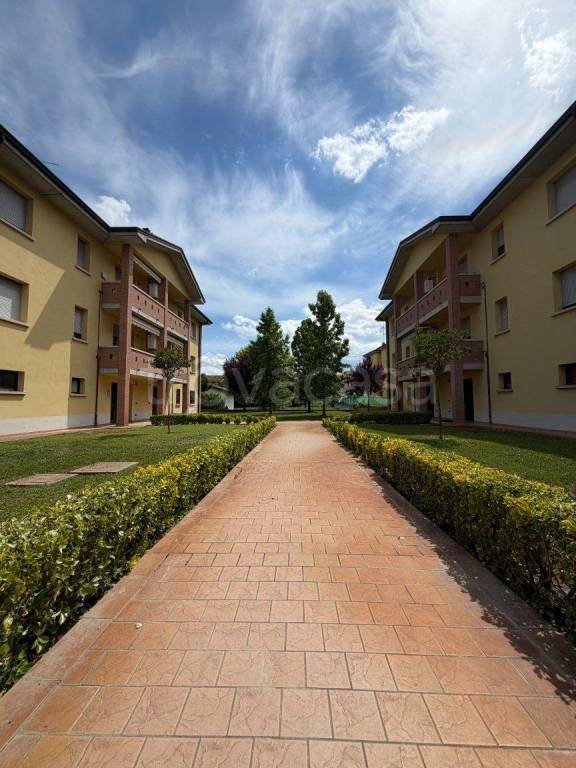 appartamento in vendita a Brescello in zona Lentigione