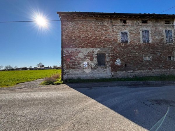 appartamento in vendita a Brescello in zona Lentigione