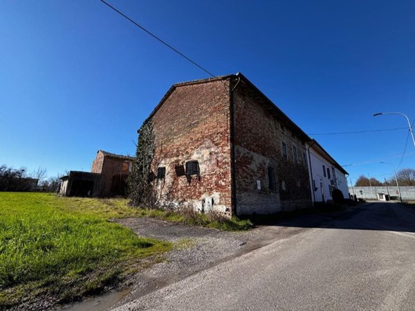appartamento in vendita a Brescello in zona Lentigione