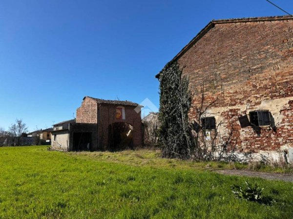 appartamento in vendita a Brescello in zona Lentigione