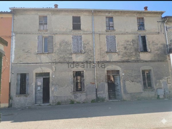 casa indipendente in vendita a Brescello