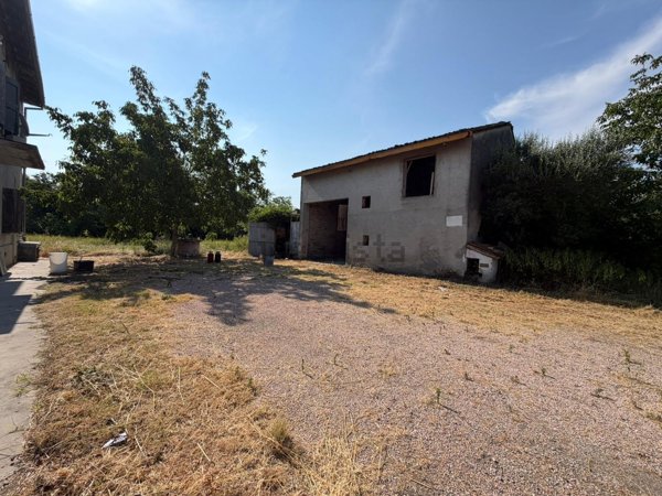 casa indipendente in vendita a Brescello in zona Lentigione