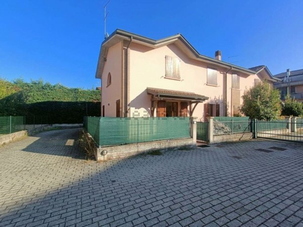 casa indipendente in vendita a Brescello in zona Sorbolo a Mane