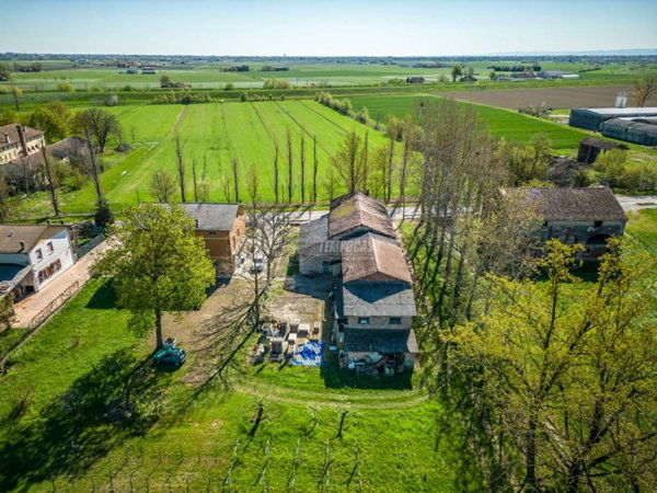 casa indipendente in vendita a Cadelbosco di Sopra
