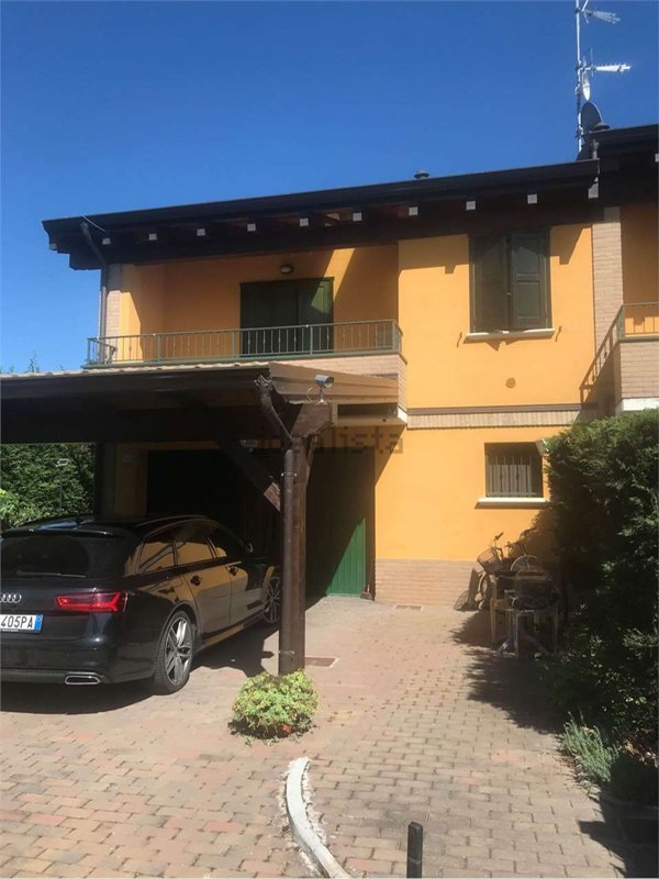 casa indipendente in vendita a Cadelbosco di Sopra