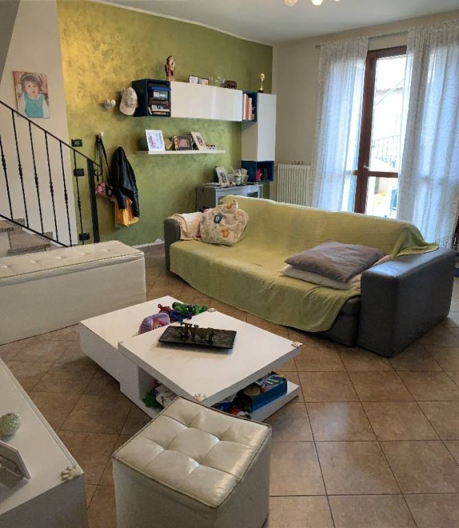 casa indipendente in vendita a Cadelbosco di Sopra