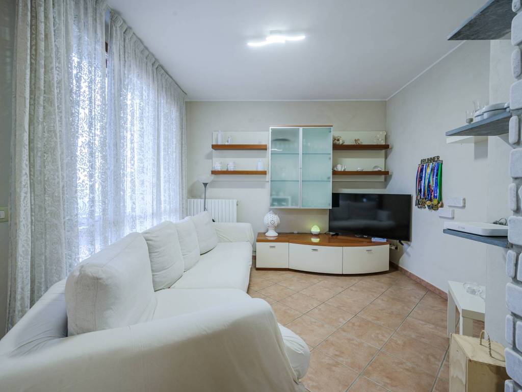 appartamento in vendita a Cadelbosco di Sopra in zona Cadelbosco di Sotto