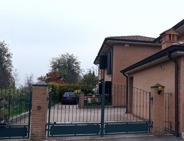 casa indipendente in vendita a Cadelbosco di Sopra