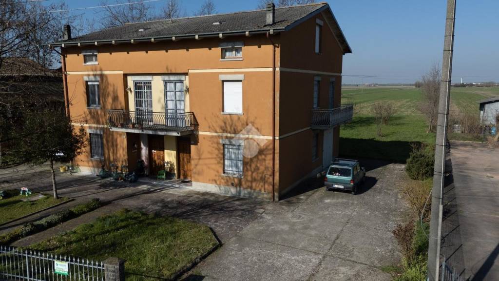 casa indipendente in vendita a Cadelbosco di Sopra