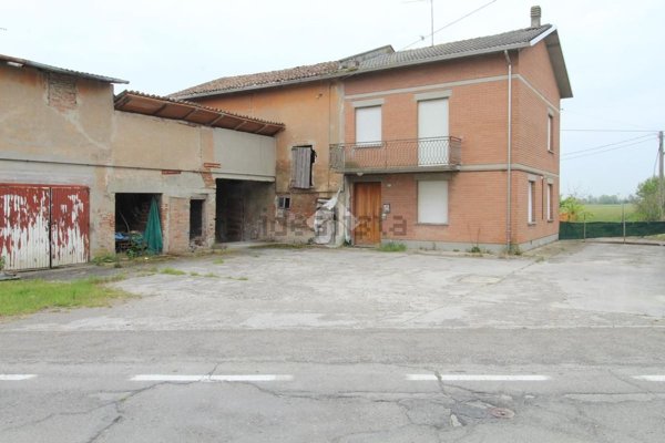 casa indipendente in vendita a Cadelbosco di Sopra