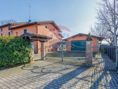 casa indipendente in vendita a Cadelbosco di Sopra
