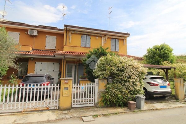 casa indipendente in vendita a Cadelbosco di Sopra