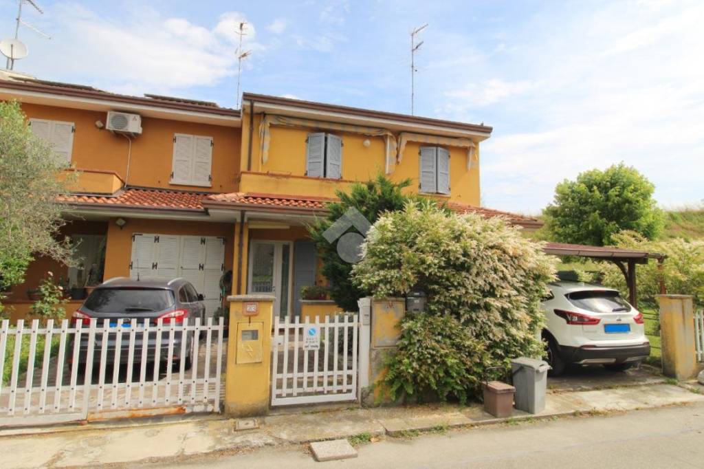 casa indipendente in vendita a Cadelbosco di Sopra