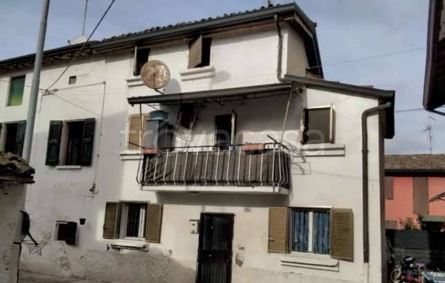 casa indipendente in vendita a Cadelbosco di Sopra
