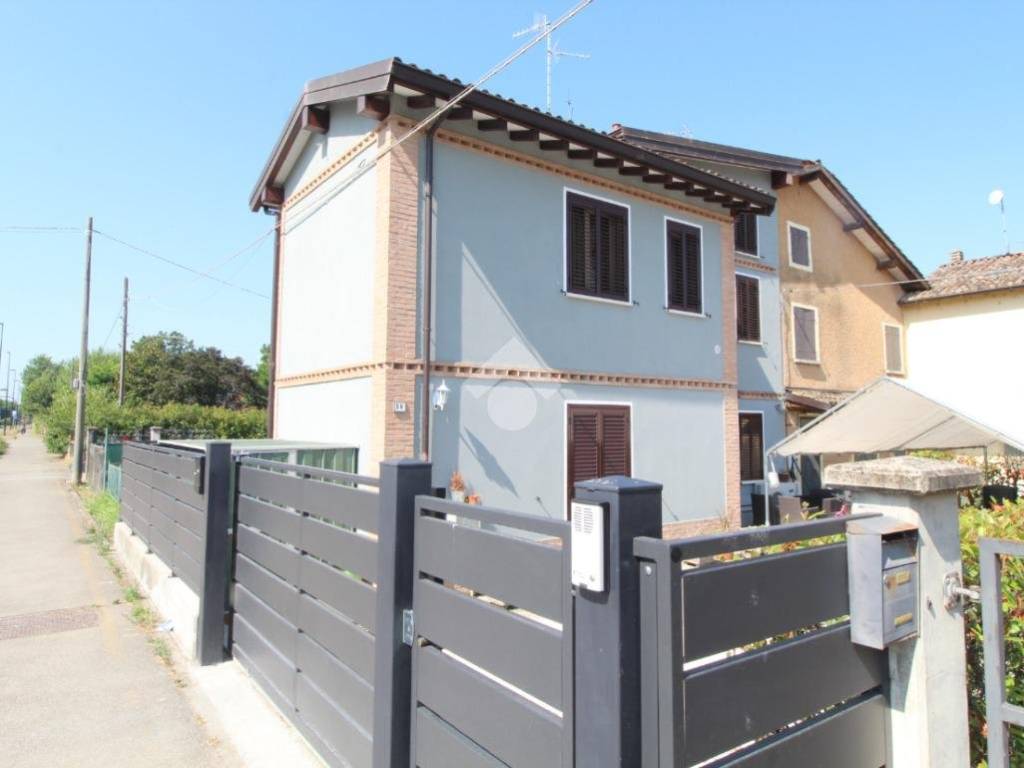 casa indipendente in vendita a Cadelbosco di Sopra in zona Cadelbosco di Sotto