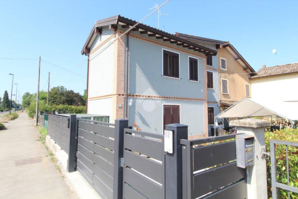 casa indipendente in vendita a Cadelbosco di Sopra in zona Cadelbosco di Sotto