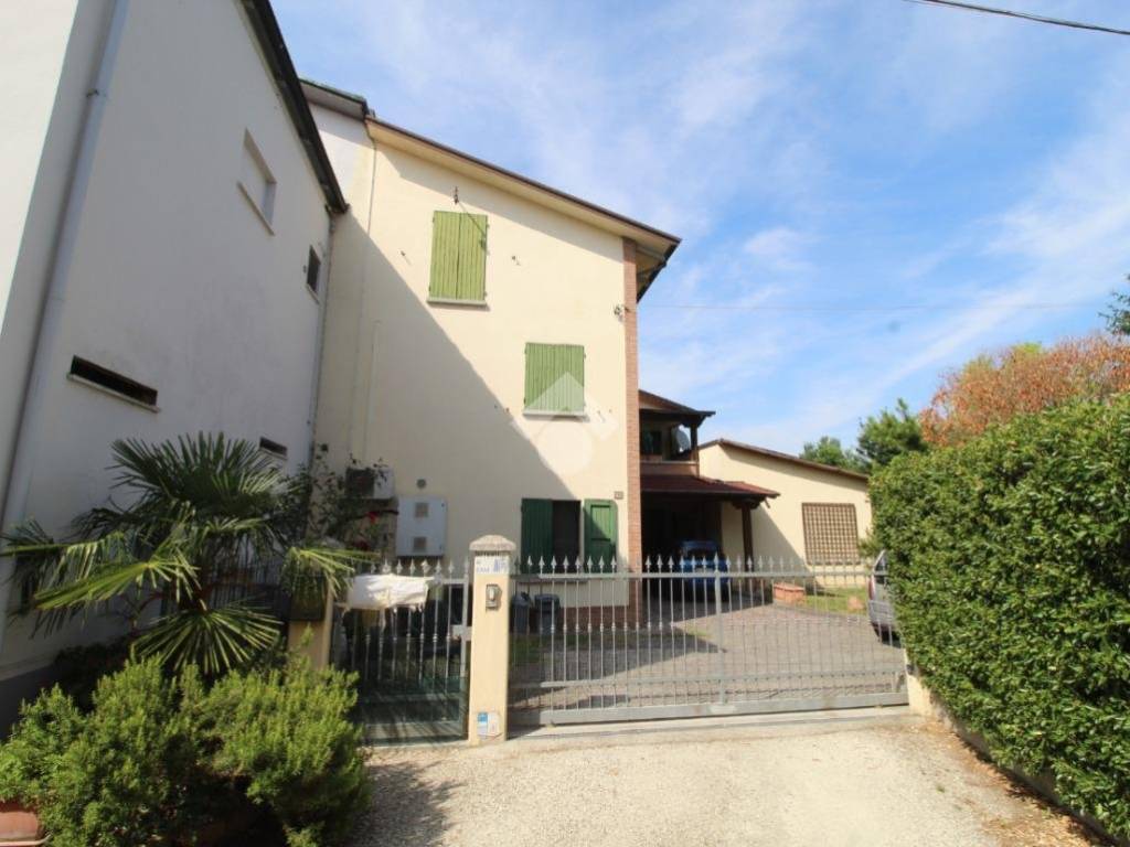 casa indipendente in vendita a Cadelbosco di Sopra