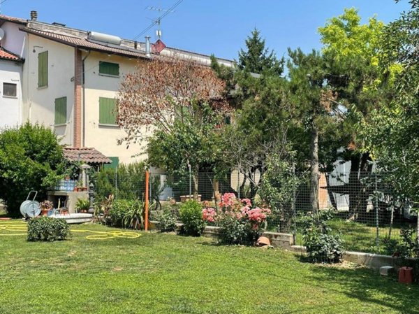 casa indipendente in vendita a Cadelbosco di Sopra