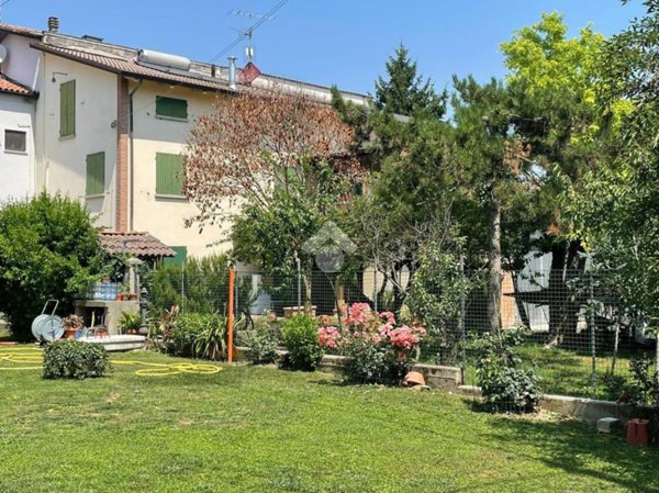 casa indipendente in vendita a Cadelbosco di Sopra