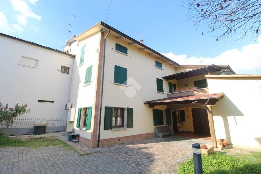 casa indipendente in vendita a Cadelbosco di Sopra in zona Cadelbosco di Sotto