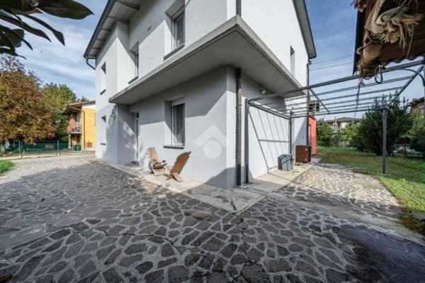 casa indipendente in vendita a Cadelbosco di Sopra