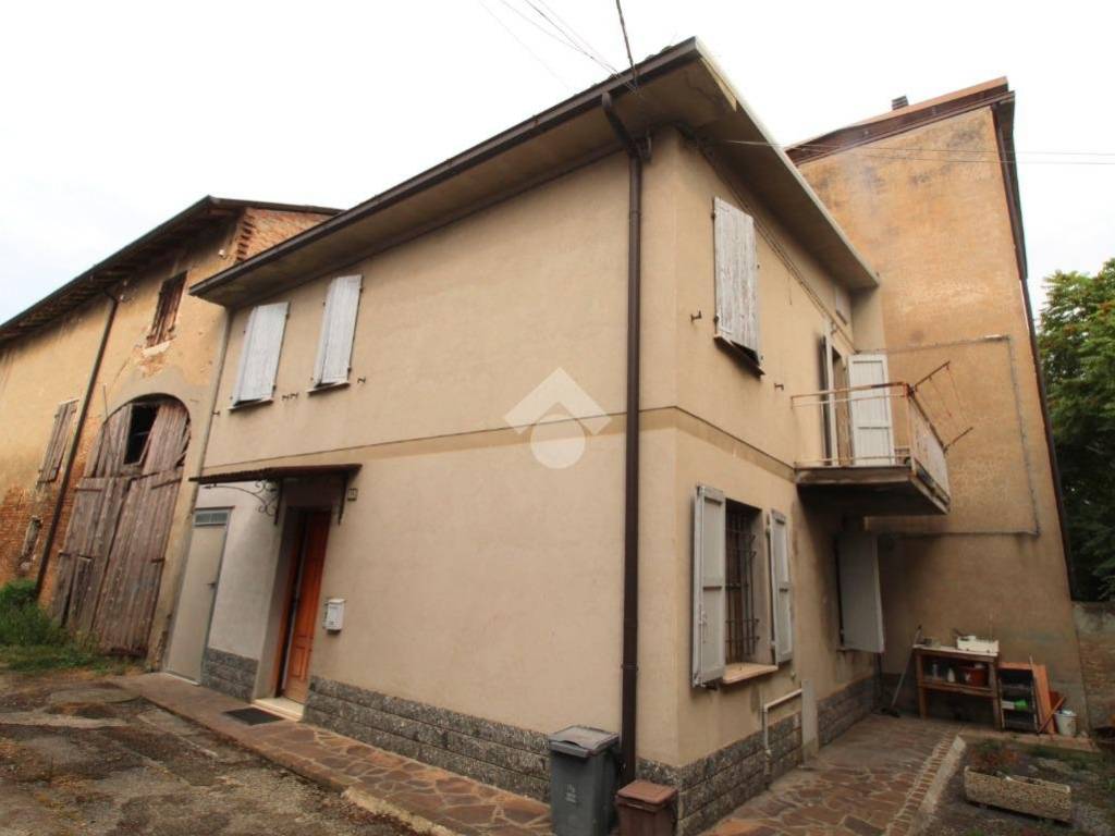 casa indipendente in vendita a Cadelbosco di Sopra in zona Zurco