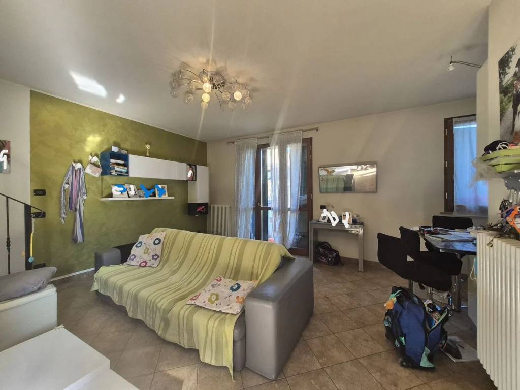 casa indipendente in vendita a Cadelbosco di Sopra