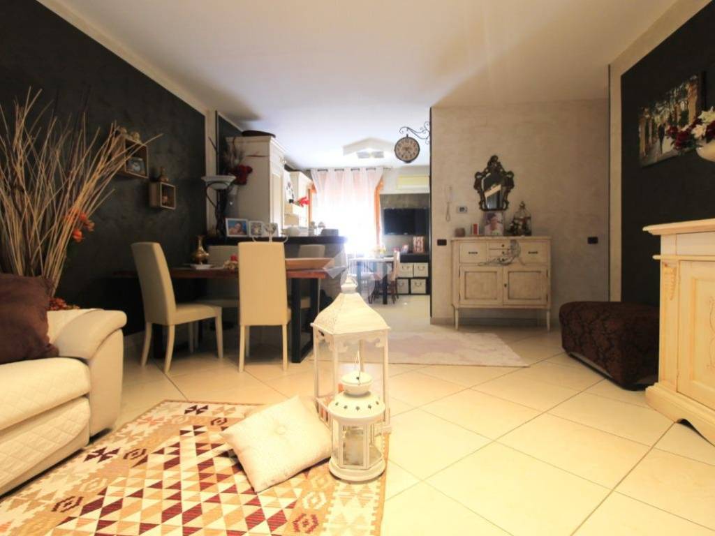casa indipendente in vendita a Cadelbosco di Sopra