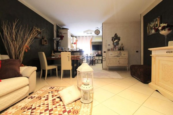 casa indipendente in vendita a Cadelbosco di Sopra